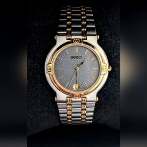 Gucci 9000M Unisex Gold and Silver Watch